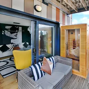 Unique Sky View -2 Bed Apartment London